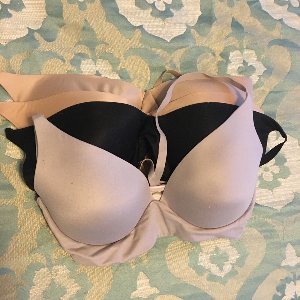 34DD Victoria’s Secret Wireless Plunge Bras - 4